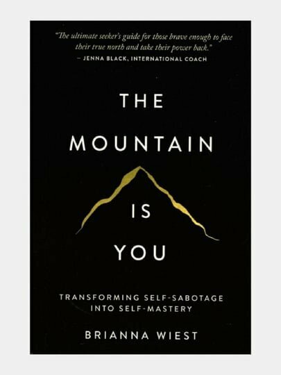 The Mountain Is You. Автор: Brianna Wiest. Мягкий переплет.