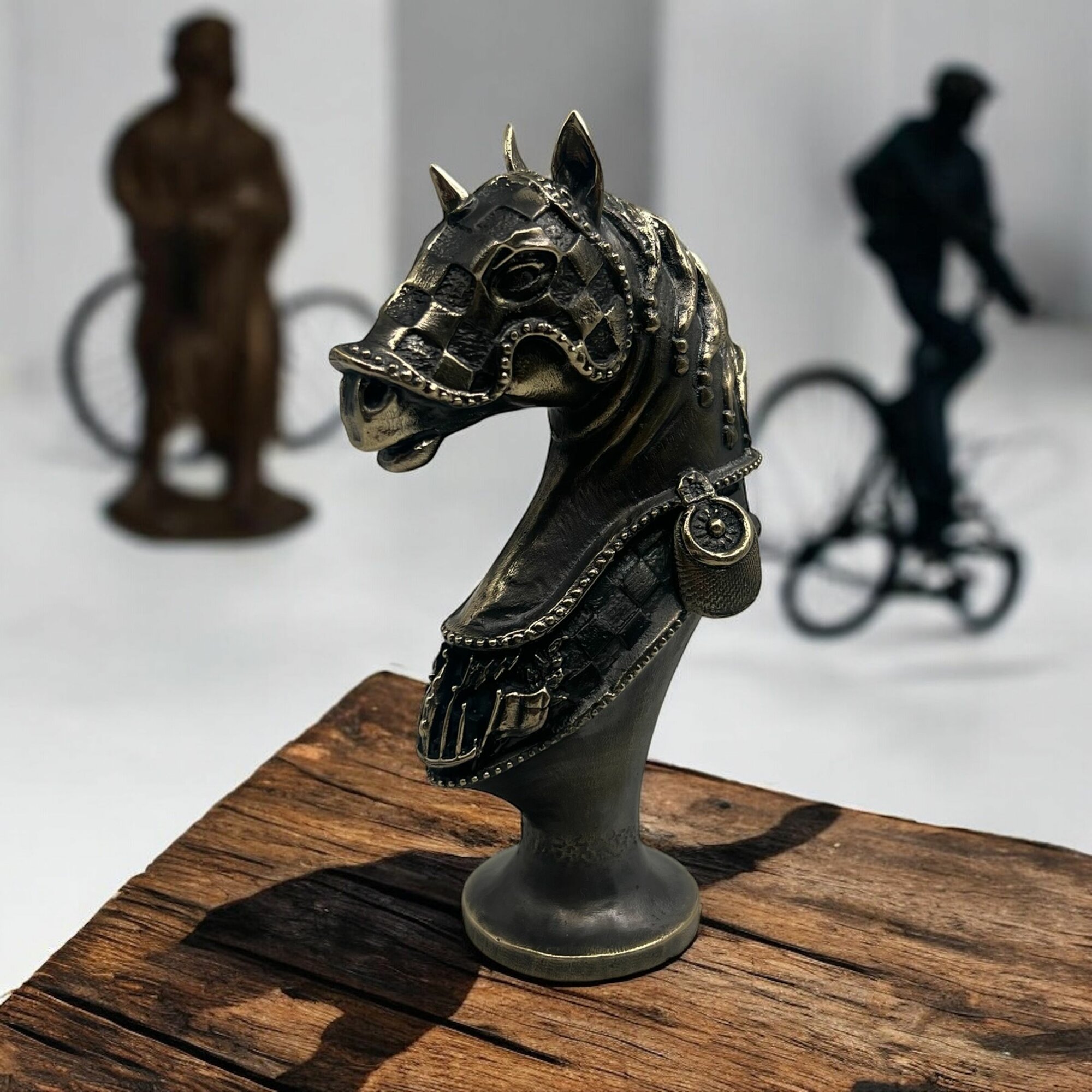 Шахматный конь в маске.