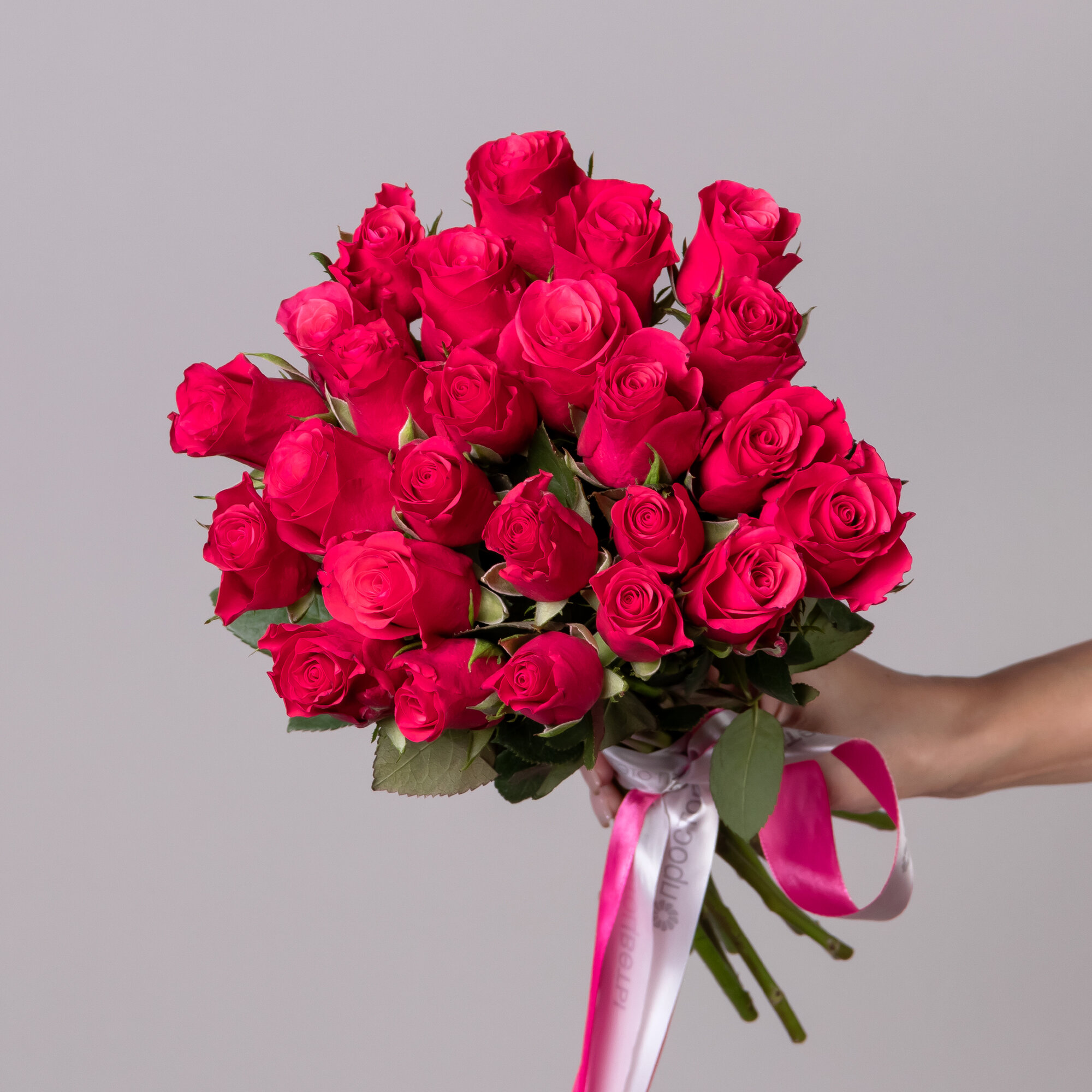 Букет из малиновых роз 25 шт Высота 40 см кения от "Простоцветы"