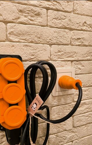 Изображение товара Удлинитель IP 44 влагозащищенный, с вилкой каучук , 3 розетки 3 метра с заземлением 3на1,5 ПВС Гост