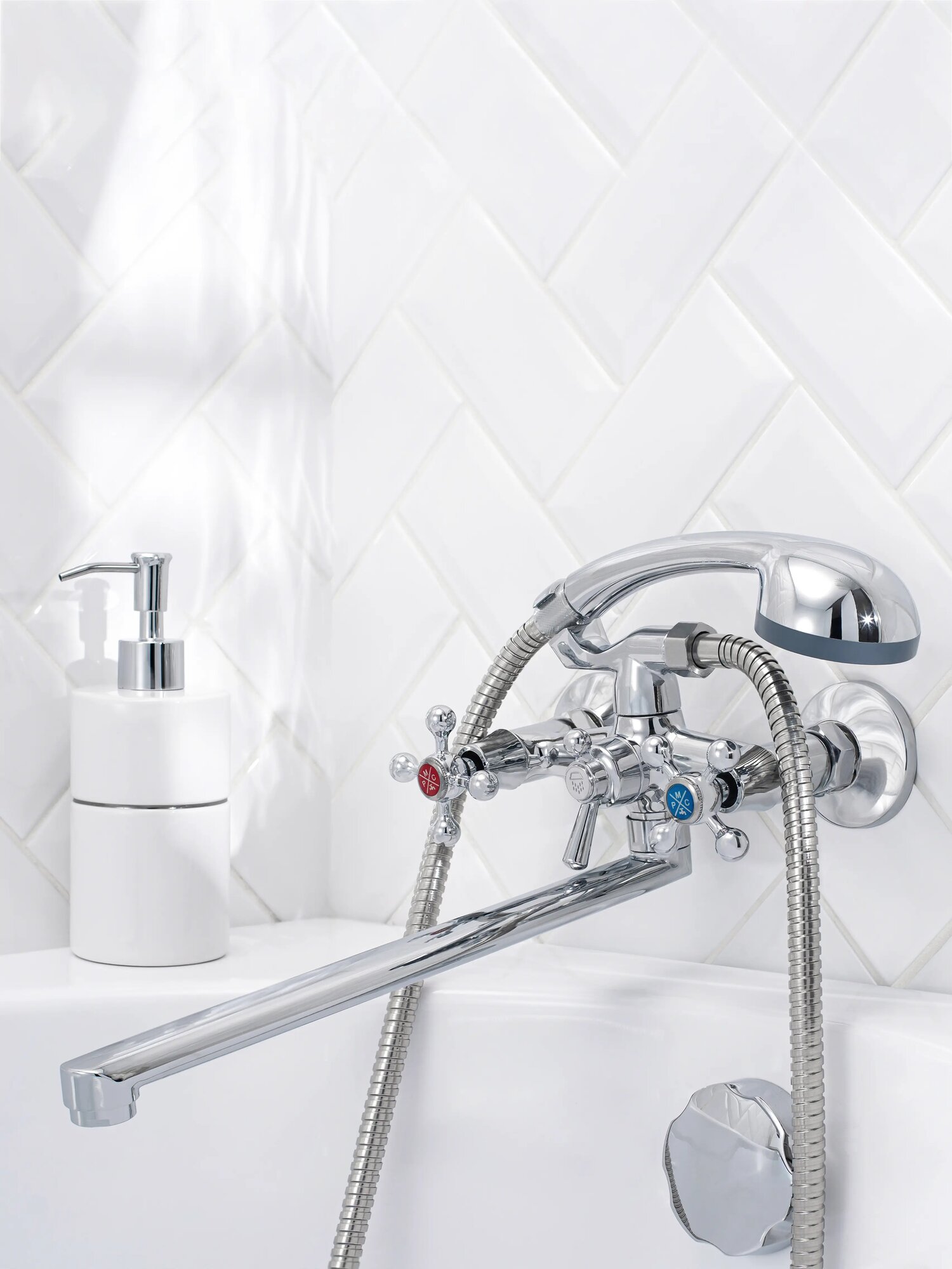 Смеситель для ванны, РМС SL71-143P, вентильный, длинный излив, поворотный, со шлангом и лейкой