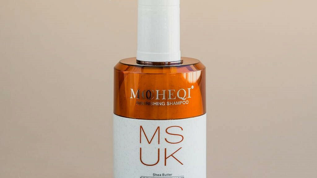 Шампунь для сухих, поврежденных, окрашенных волос MOCHEQI MUSK с гидролизованным кератином и маслом ШИ, 738 мл — фото 1