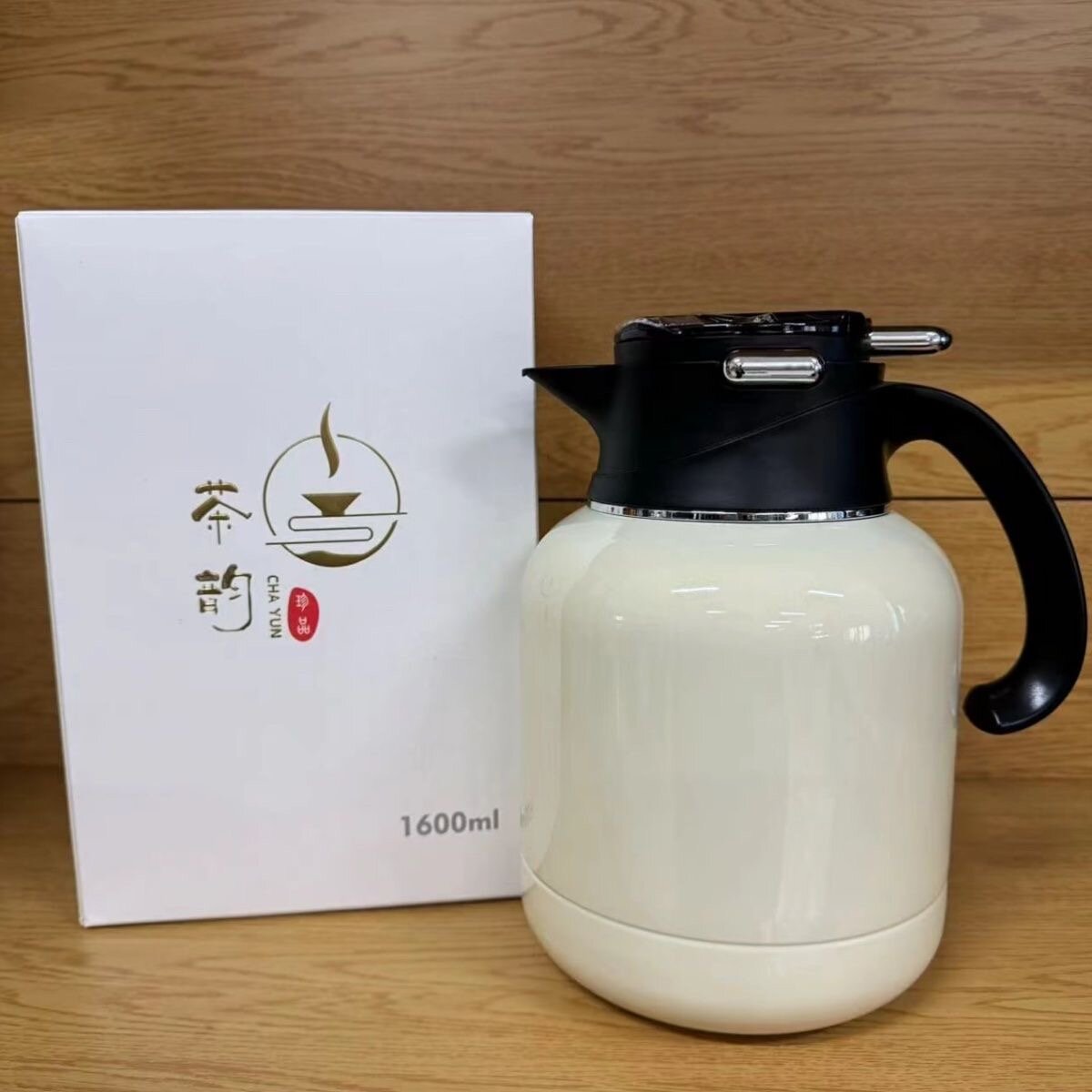 Термос MIX PODAROK 1.6 Л — из нержавейки 316, сохраняет тепло 12–24 часа. Прочный, лёгкий, с термометром.