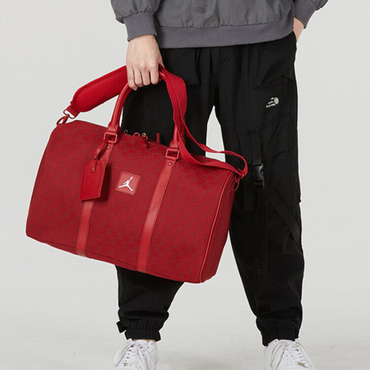 Сумка Jordan Monogram Duffle Bag Red 47x20.3x26.7 (ДxШxВ), фактура гладкая, красный — фото 1
