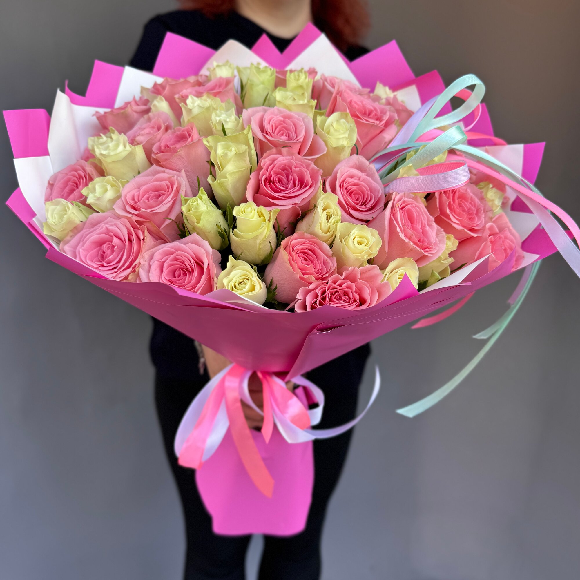 Розы кения сортовые 51 шт розовые и белые 38 см арт. MRKT-25100921