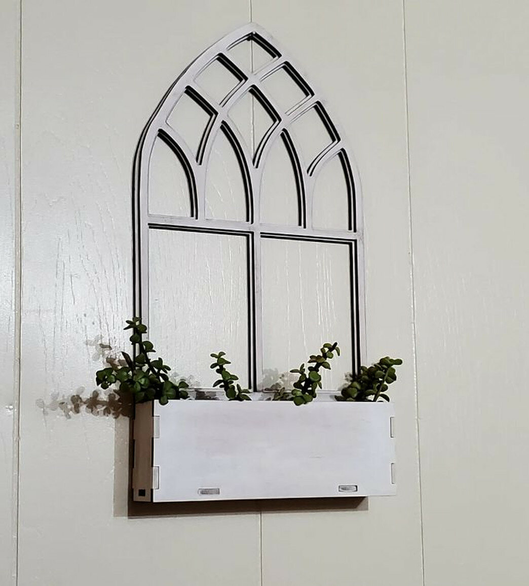 Фальшь - окно деревянное с полкой для цветов, в грузинском стиле