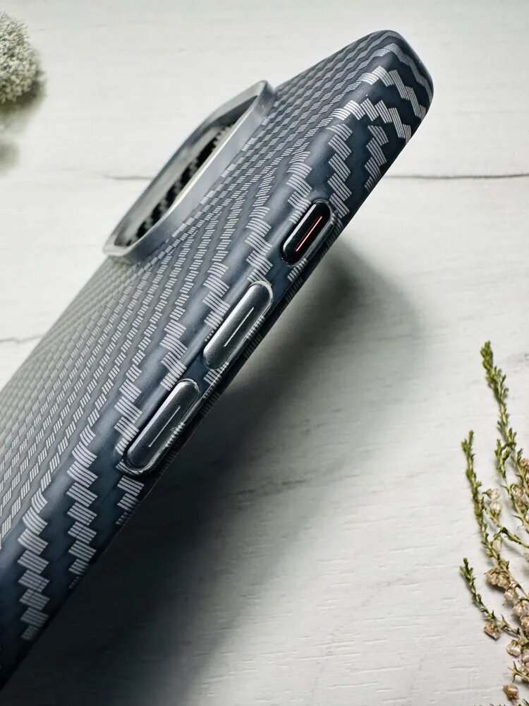 Чехол, для iPhone 13 Pro Max карбоновый, Classic, Free Airli — фото 1