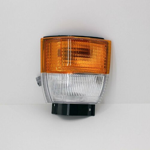 Габарит NISSAN ATLAS F23 1991-1998 г, желтый, правый, AUTODEPO