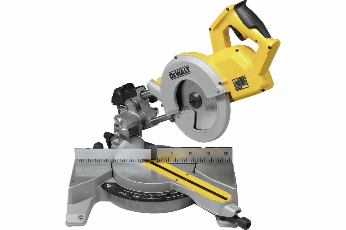 Торцовочная пила DEWALT DWS777