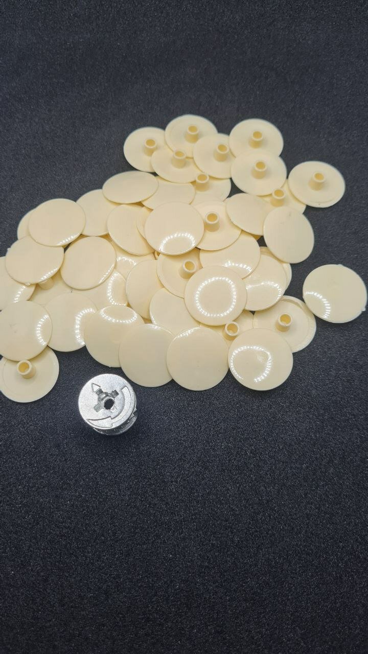 Заглушка мебельная к эксцентрику диаметр 18мм, № 20 крем 50 шт — фото 1