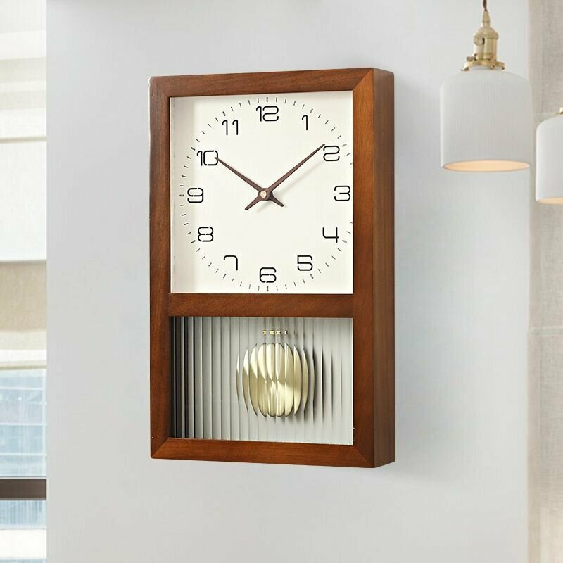 Простые настенные часы из массива дерева в японском стиле с маятником