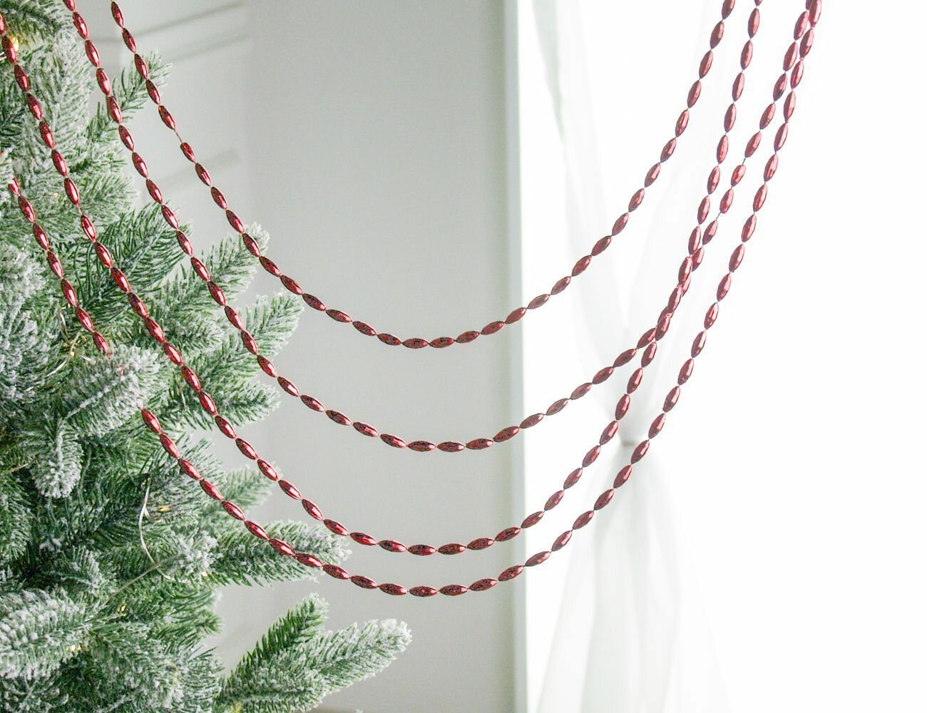 Бусы на ёлку шейни шарм пластик бургунди 270 см Winter Deco 1001131