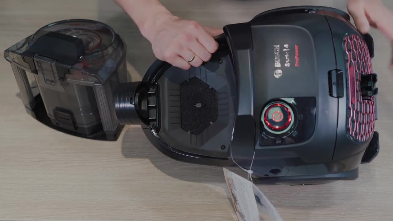 Пылесос Bosch ProPower BGS21POW2, с контейнером, мощность 700 Вт, сухой тип уборки, цвет черно-красный — фото 1