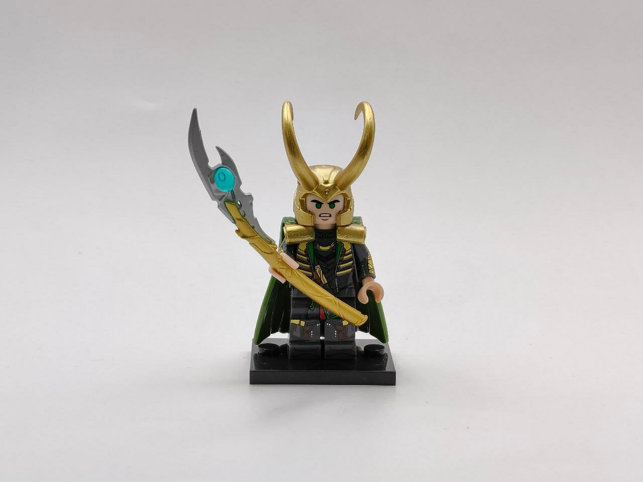 Минифигурка "Локи версия 4", фигурка из коллекции Marvel