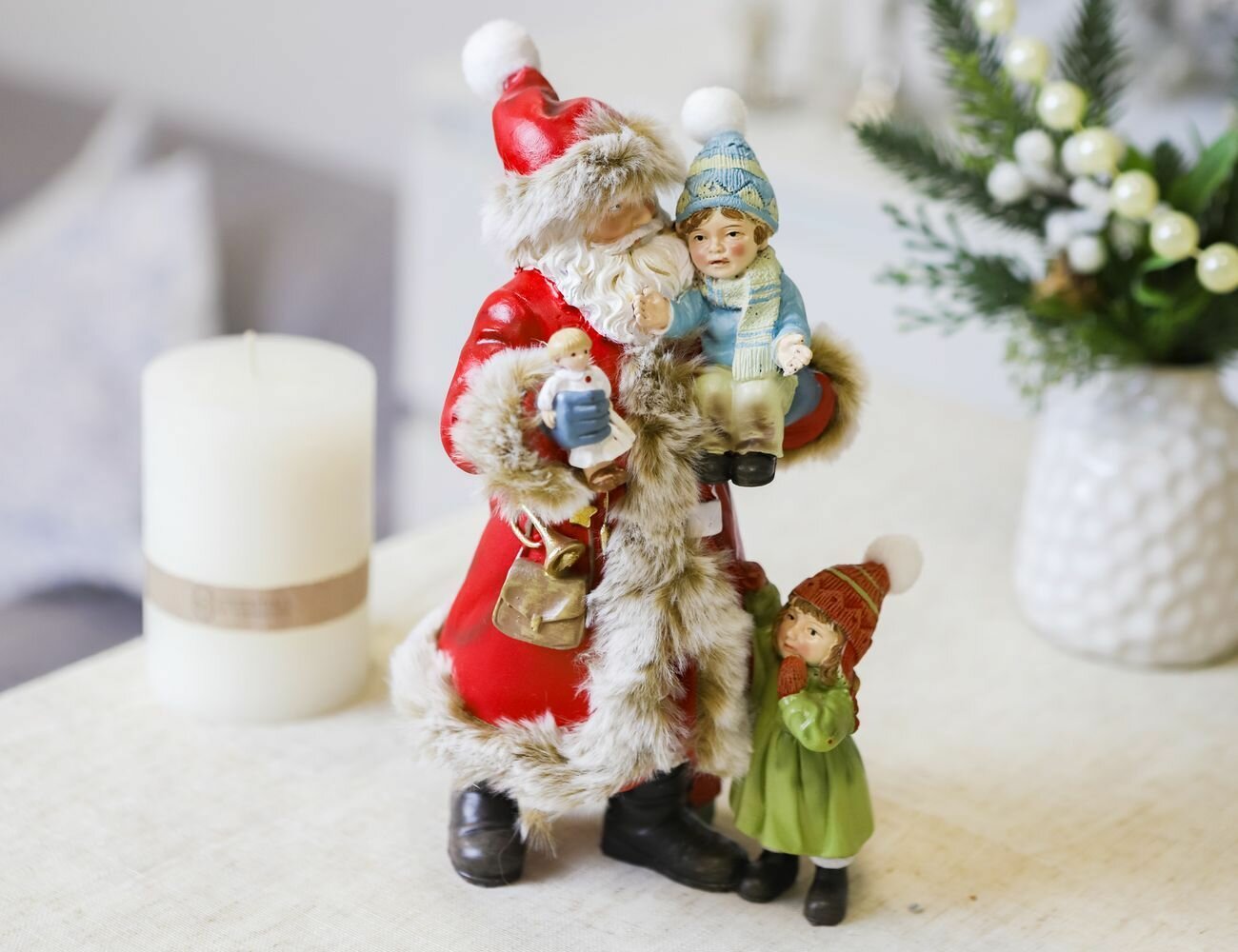 Декоративная фигурка санта дарит подарки полистоун 23 см Winter Deco 1001111