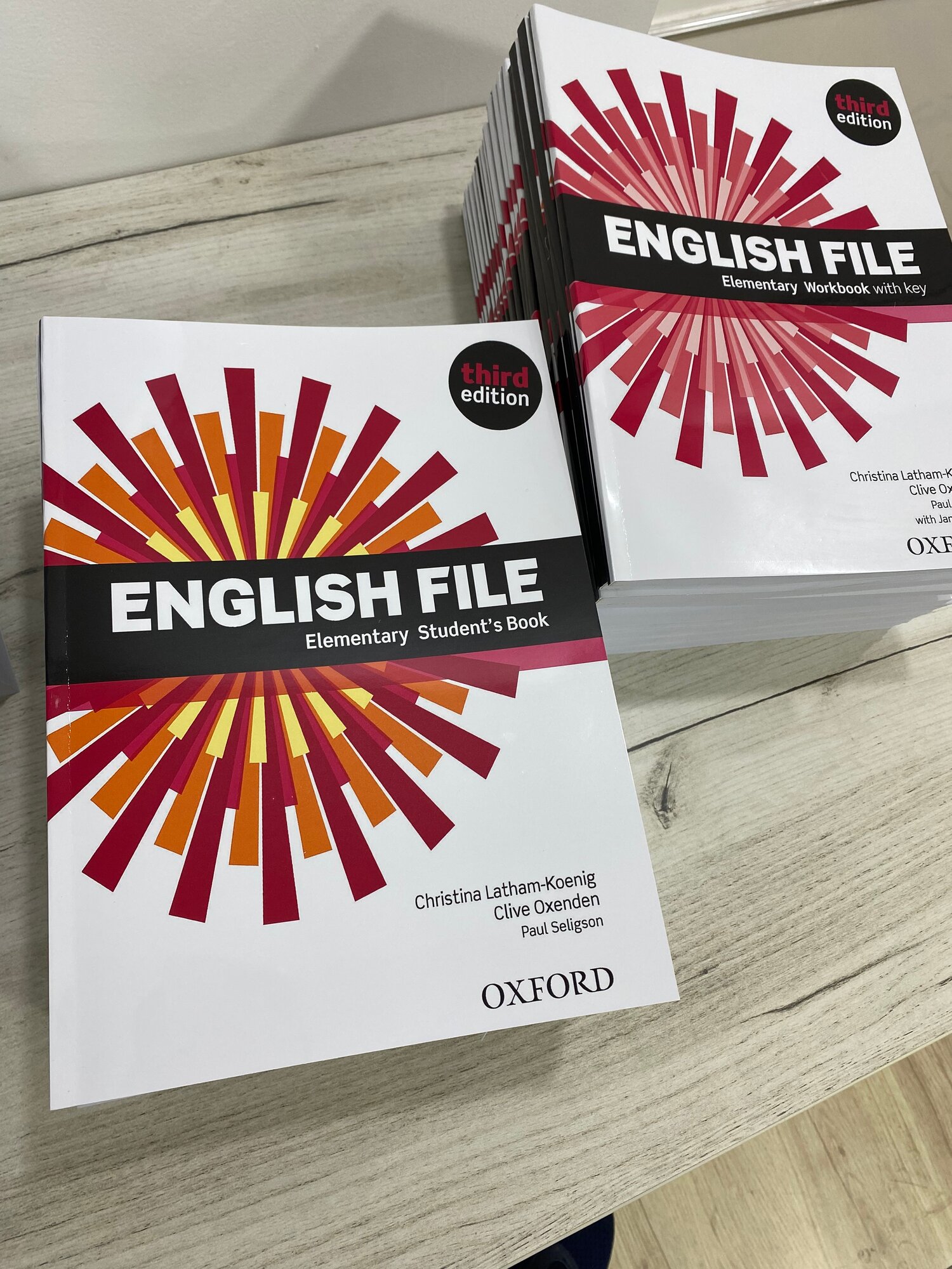 English File Elementary. Student’s Book + Workbook (Third Edition) — полный курс английского для уровня A1–A2(а4 формат)