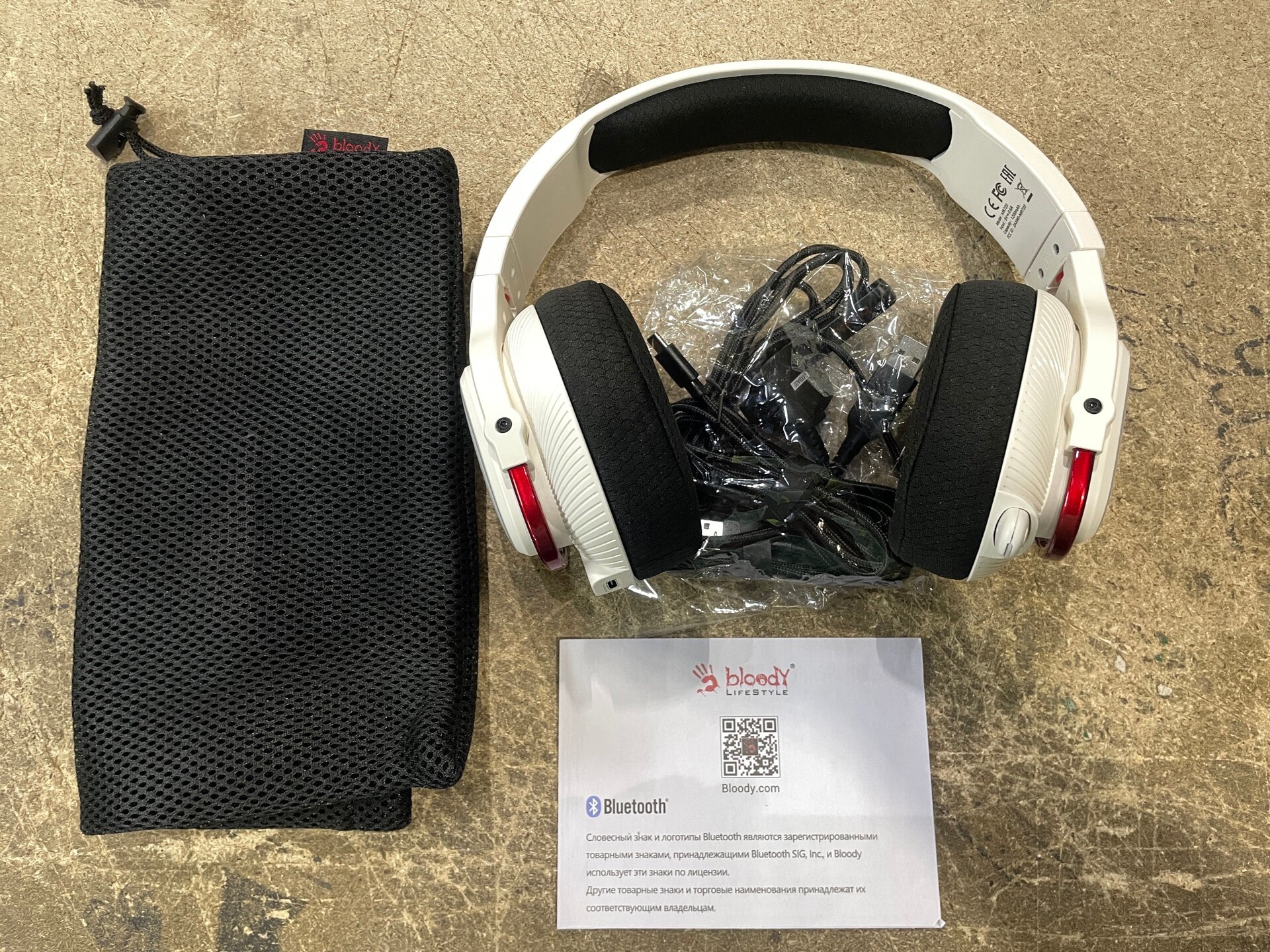 Наушники с микрофоном A4Tech Bloody MR720 белый/красный мониторные BT/Radio (MR720 NARAKA) (уцененный товар) — фото 1