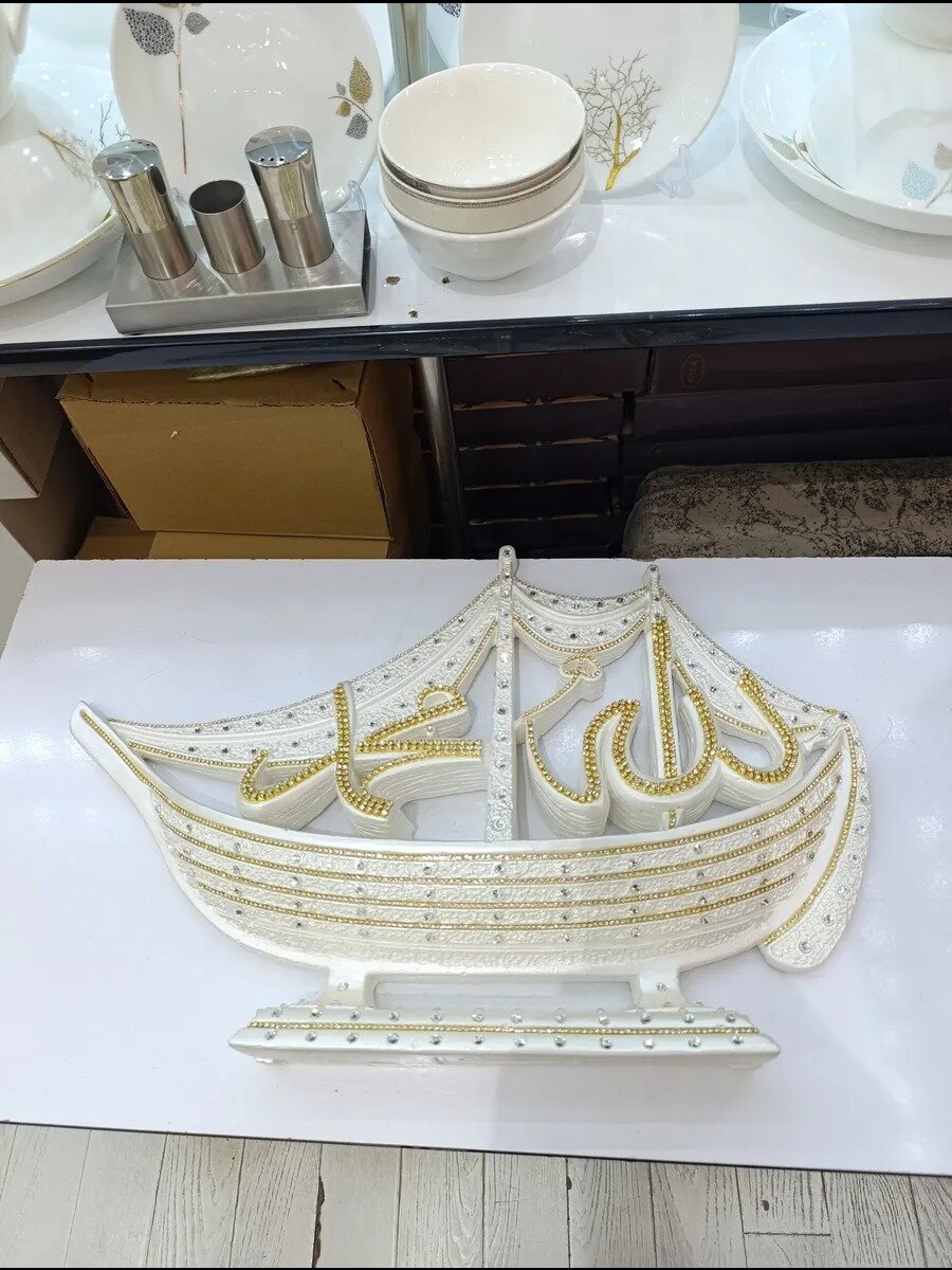 Статуэтка корабля с арабской вязью, стильный элемент декора, гипс и металл — фото 1