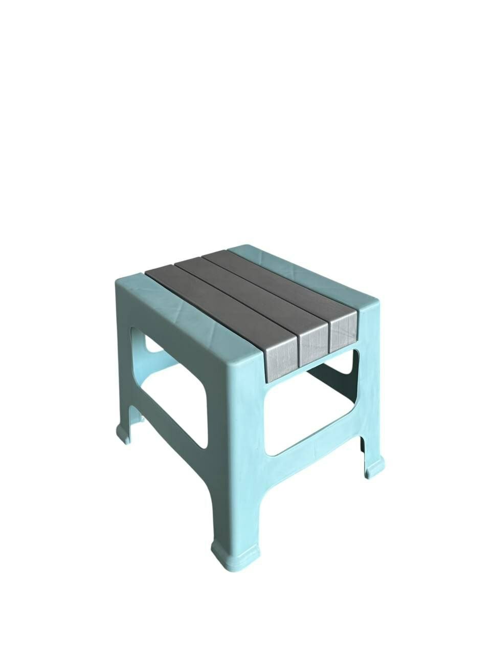 Прочные пластиковые табуретки с устойчивой конструкцией для дома, кухни, сада и дачи — фото 1