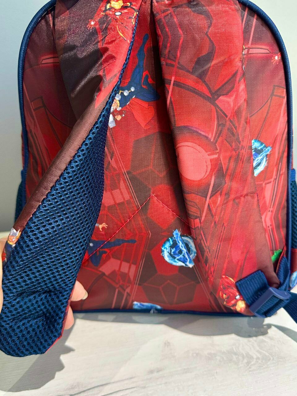 Школьный рюкзак, яркий, прочный и очень лёгкий, вдохновлённым персонажем Железного человек — фото 1