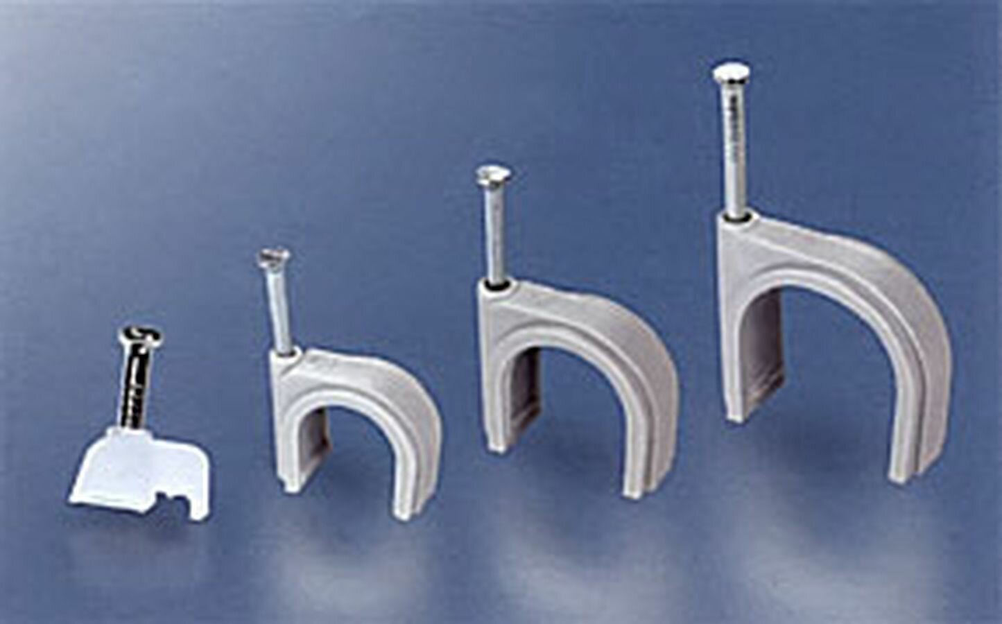 Скоба пластиковая с гвоздем ANC-15N для крепления круглого кабеля ф15-17 мм AVC серая упаковка 100 шт.