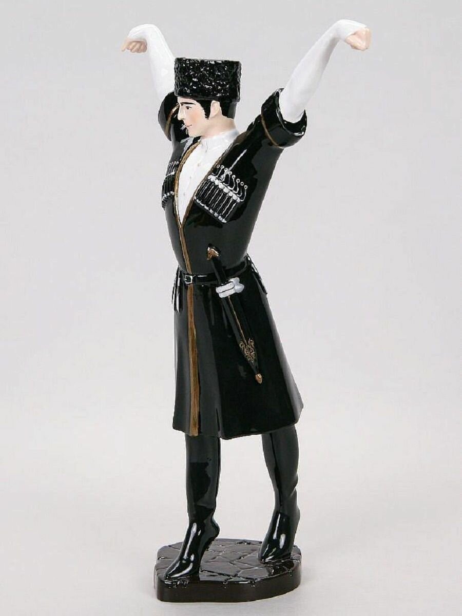 Статуэтка Джигит в черном "Вернисаж истории" (26 см, цвет ручная роспись) — фото 1