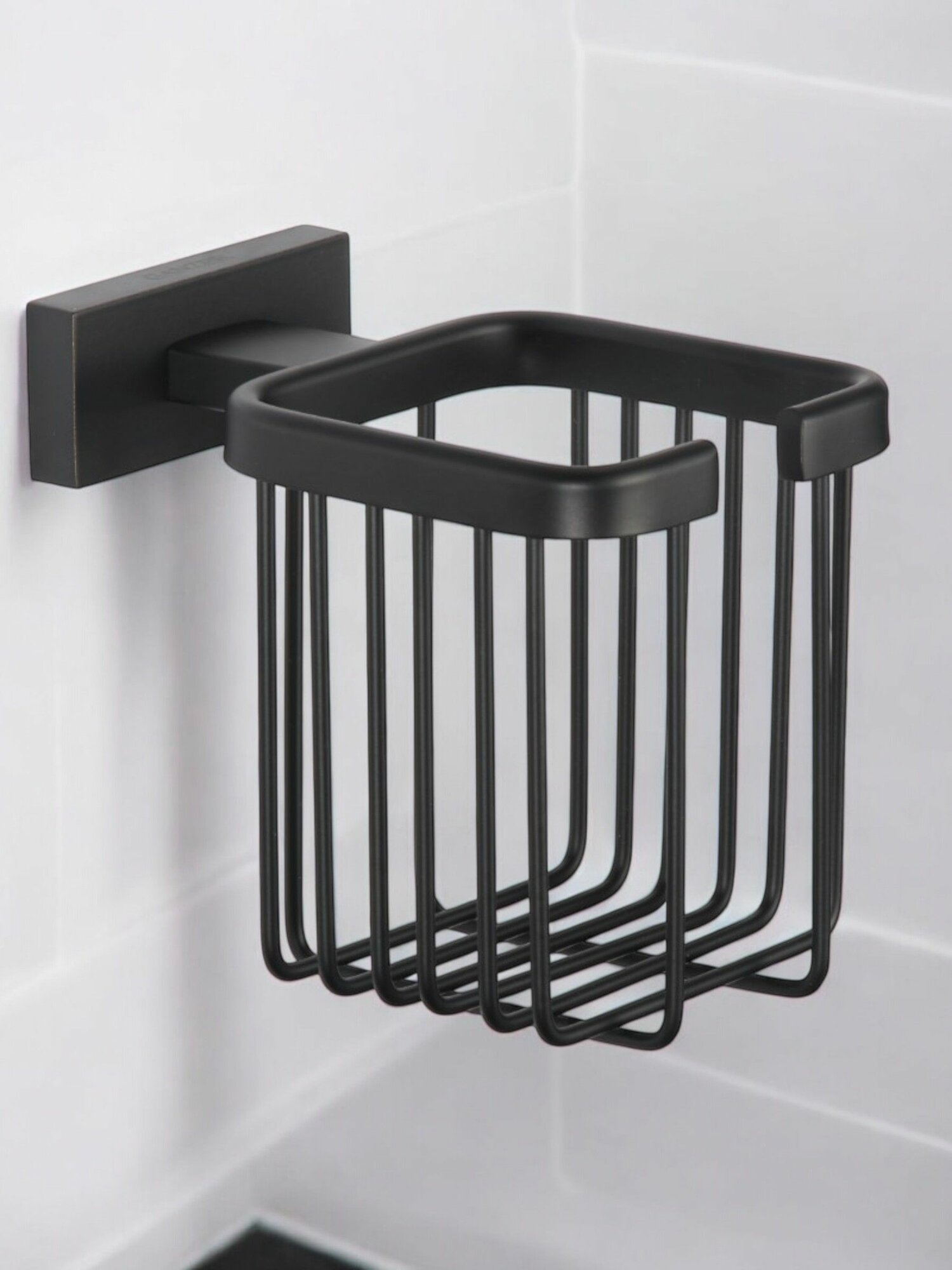 Держатель для освежителя GANZER GZ88038-C