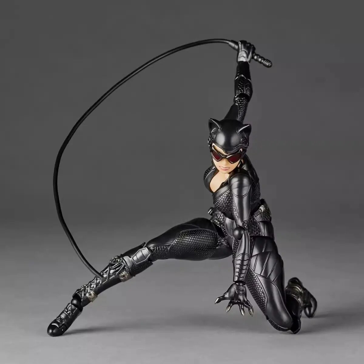Фигурка Catwoman Selina Kyle Revoltech Amazing Yamaguchi Bandai with box Черный