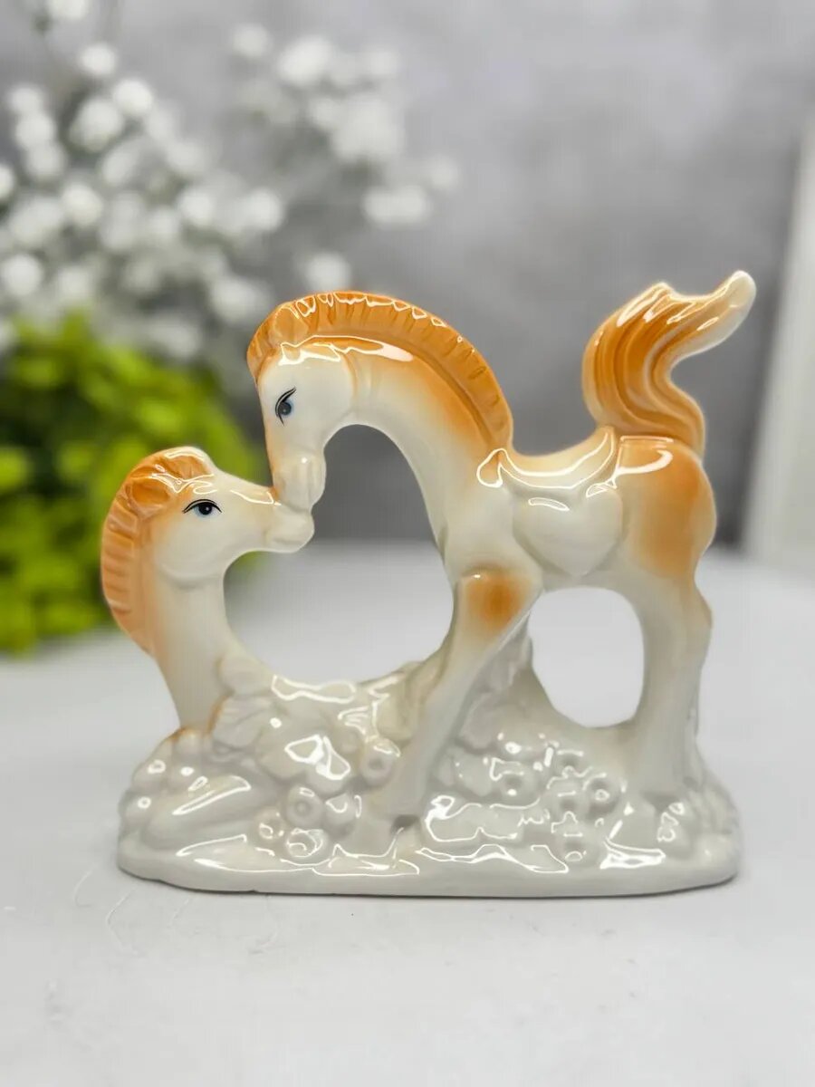 Фарфоровая фигурка Пара Лошадей поцелуй 11 см Символ года 2026