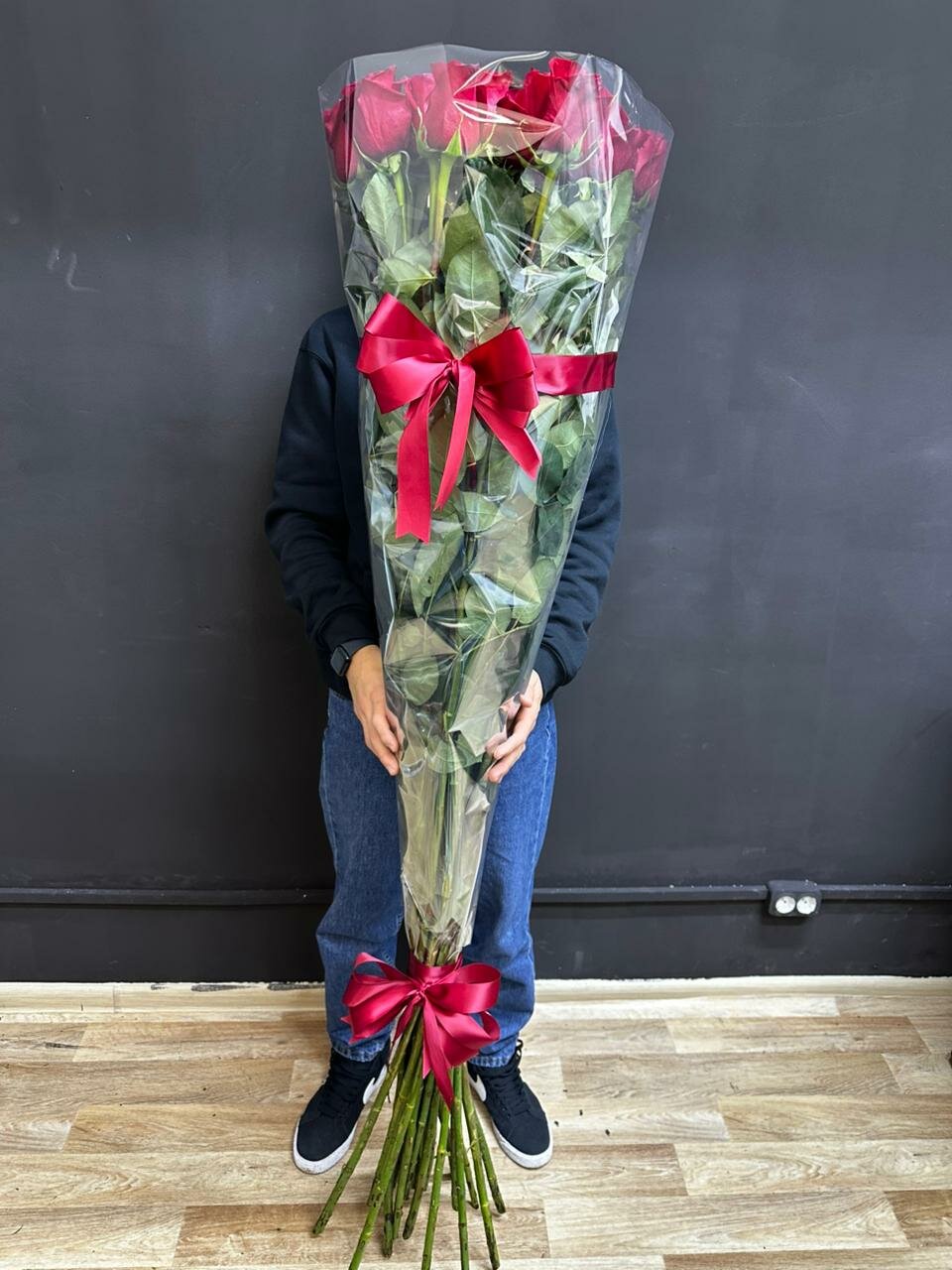 Букет Demin Flowers "Высокие Розы" 25 цветов длина 160см красные розы на стеблях