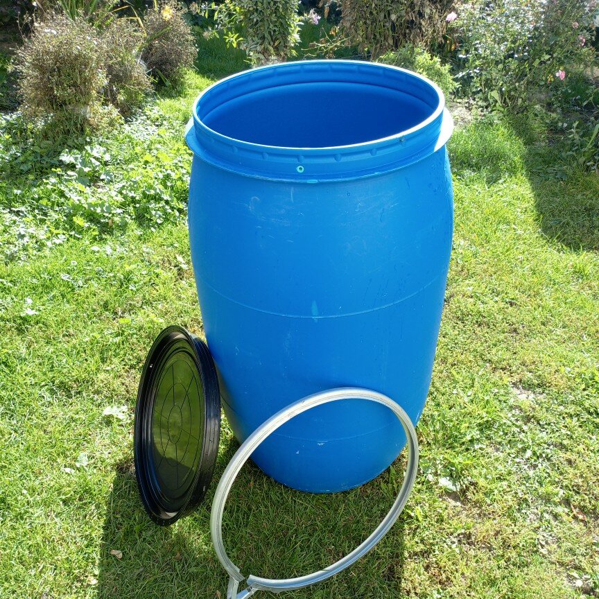 Бочка пластиковая 227л отмытая Бутылка 19л в подарок техническая вода