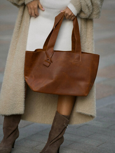 Изображение товара Сумка шоппер Кожаная сумка шоппер из натуральной кожи ярко-коричневого / коньячного цвета, размер M