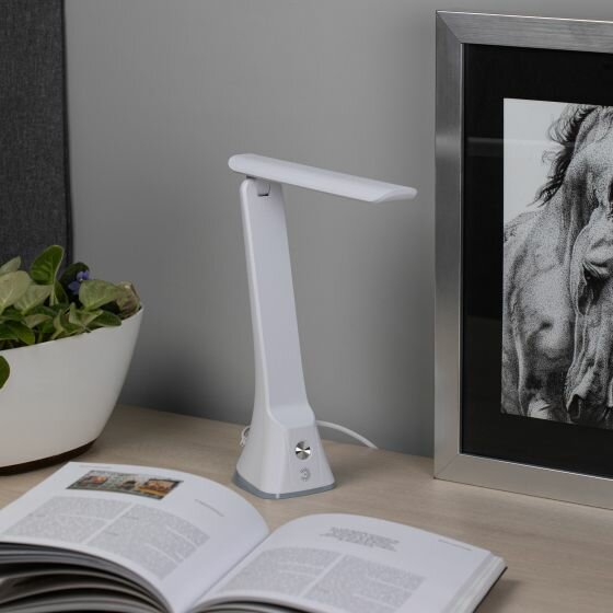 Светильник настольный для школьника поворотный на подставке 11Вт светодиодный ЭРА белый (Б0059854 NLED-503-11W-W)