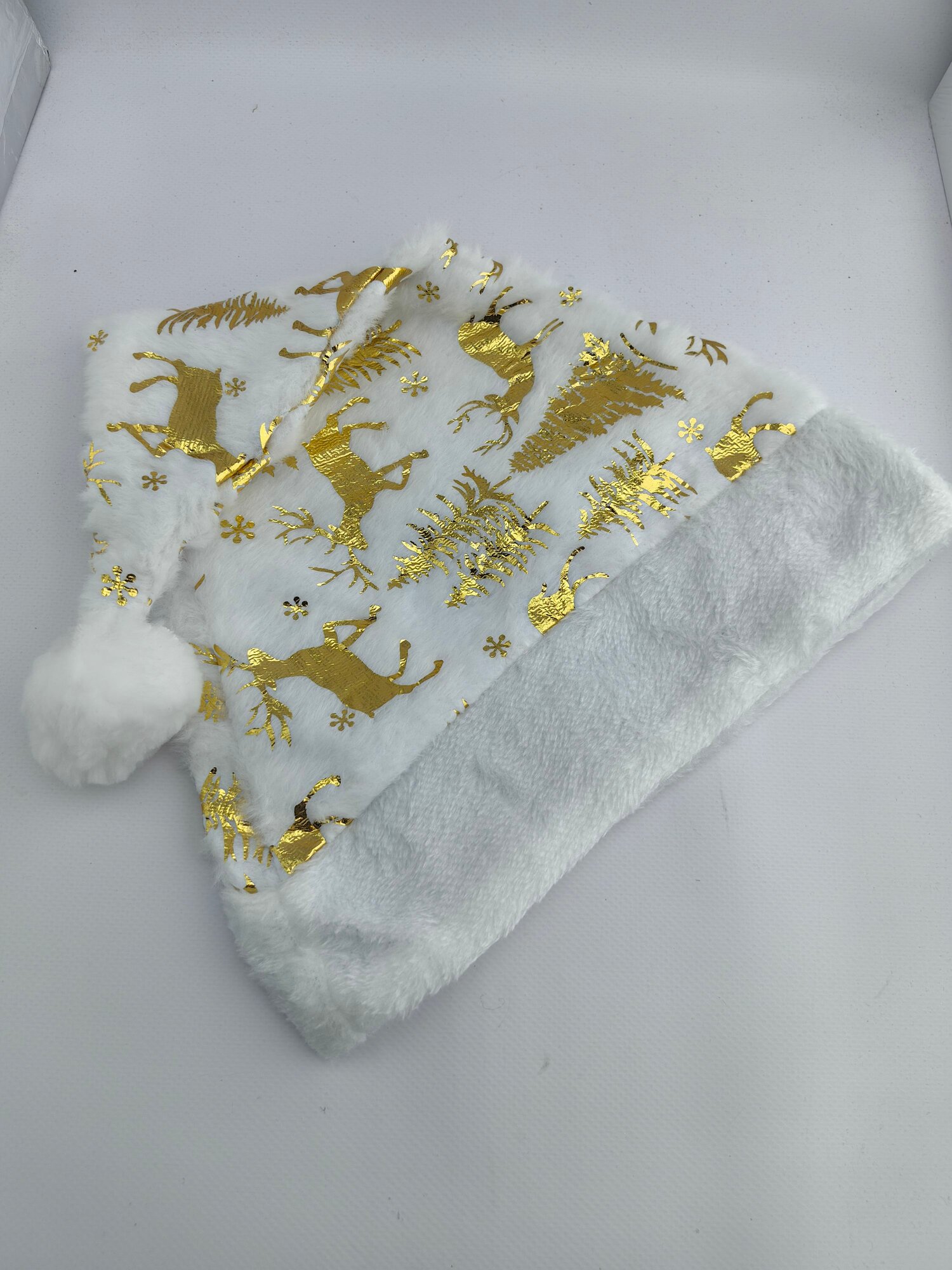 Колпак новогодний белый золото Олени и елки