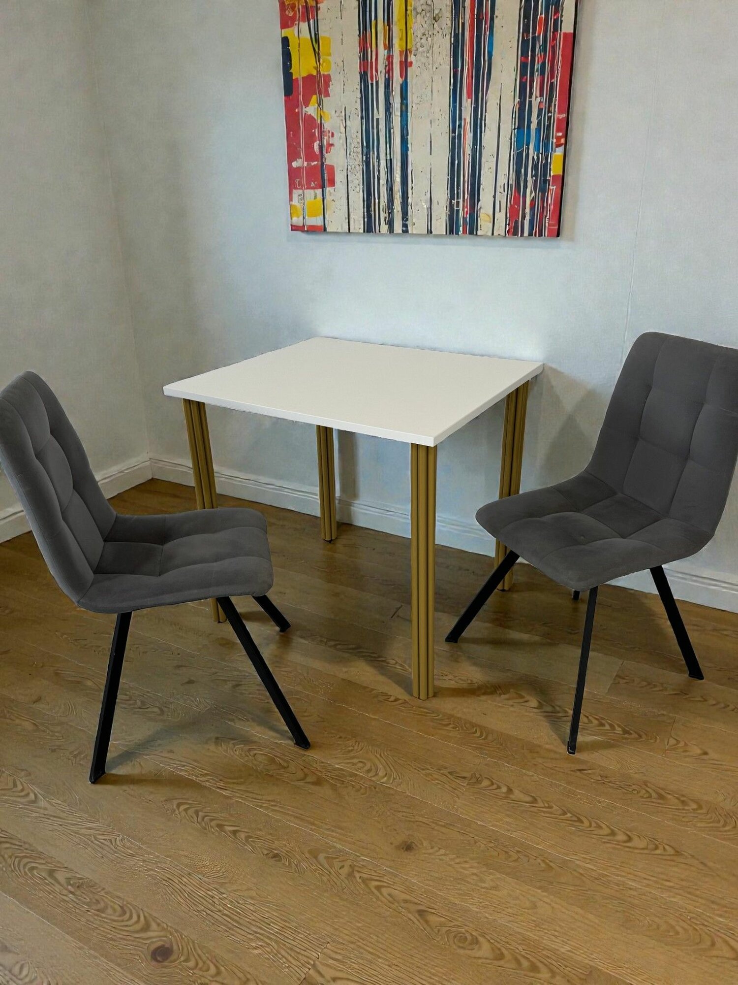 Дизайнерский стол обеденный/ цвет столешницы Белый, 80*70 см. Ножки золото.