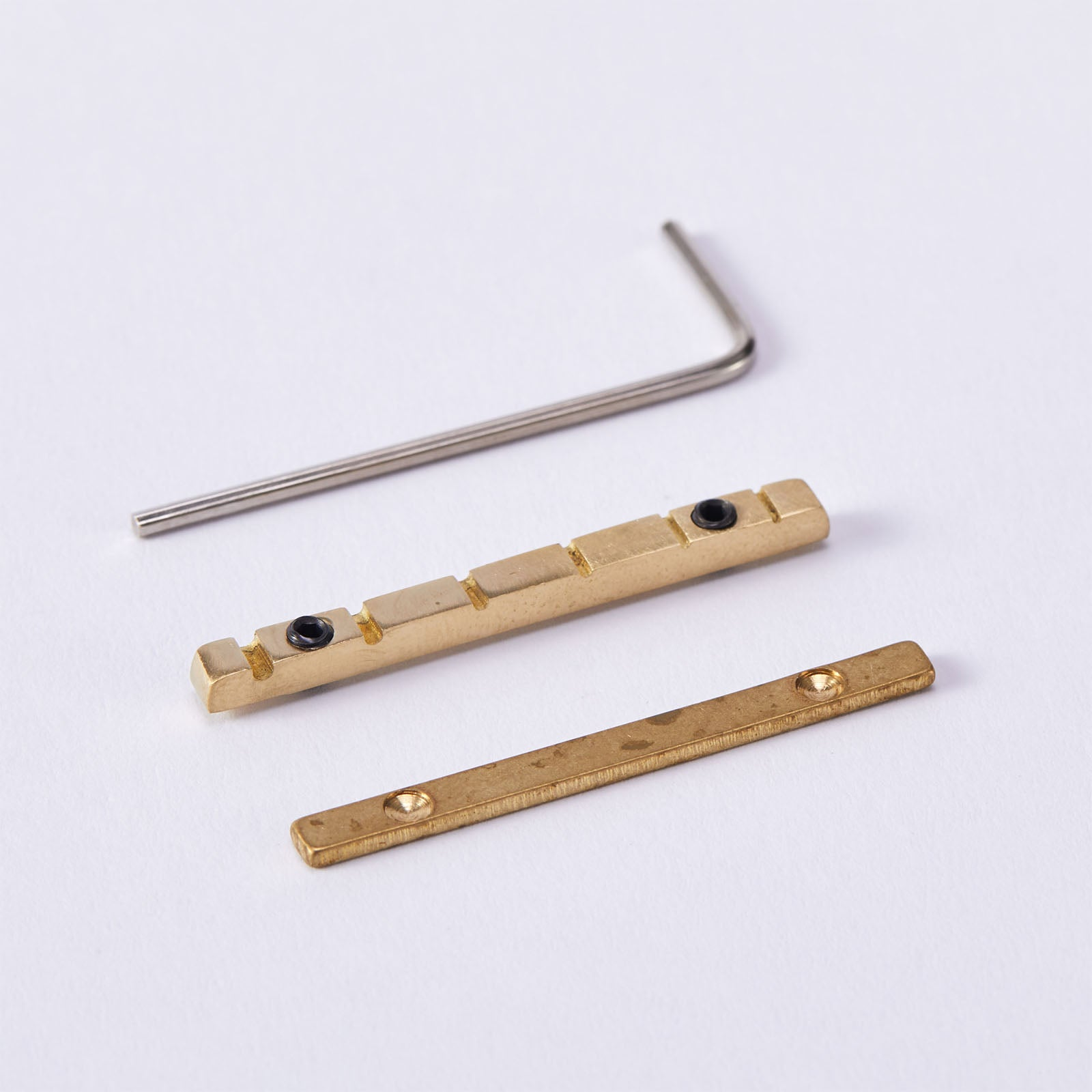 Guyker Brass-ST-42 верхний порожек для электрогитары ST, латунь (42х5мм)