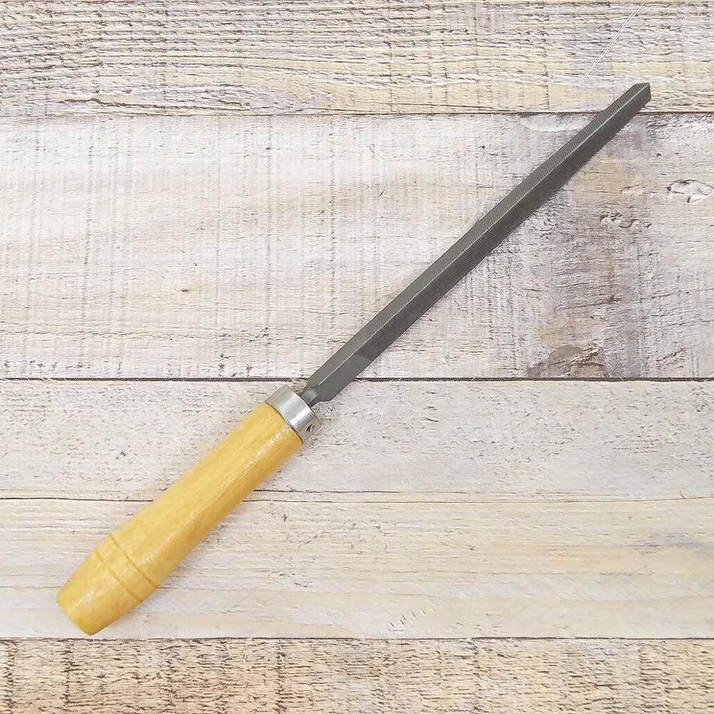 Напильник трехгранный 150мм сталь деревянная ручка класс 2 (13-25 зубьев/10мм)