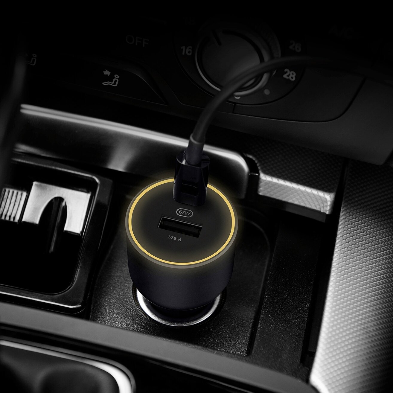 Xiaomi Car Charge в автомобиле ночью