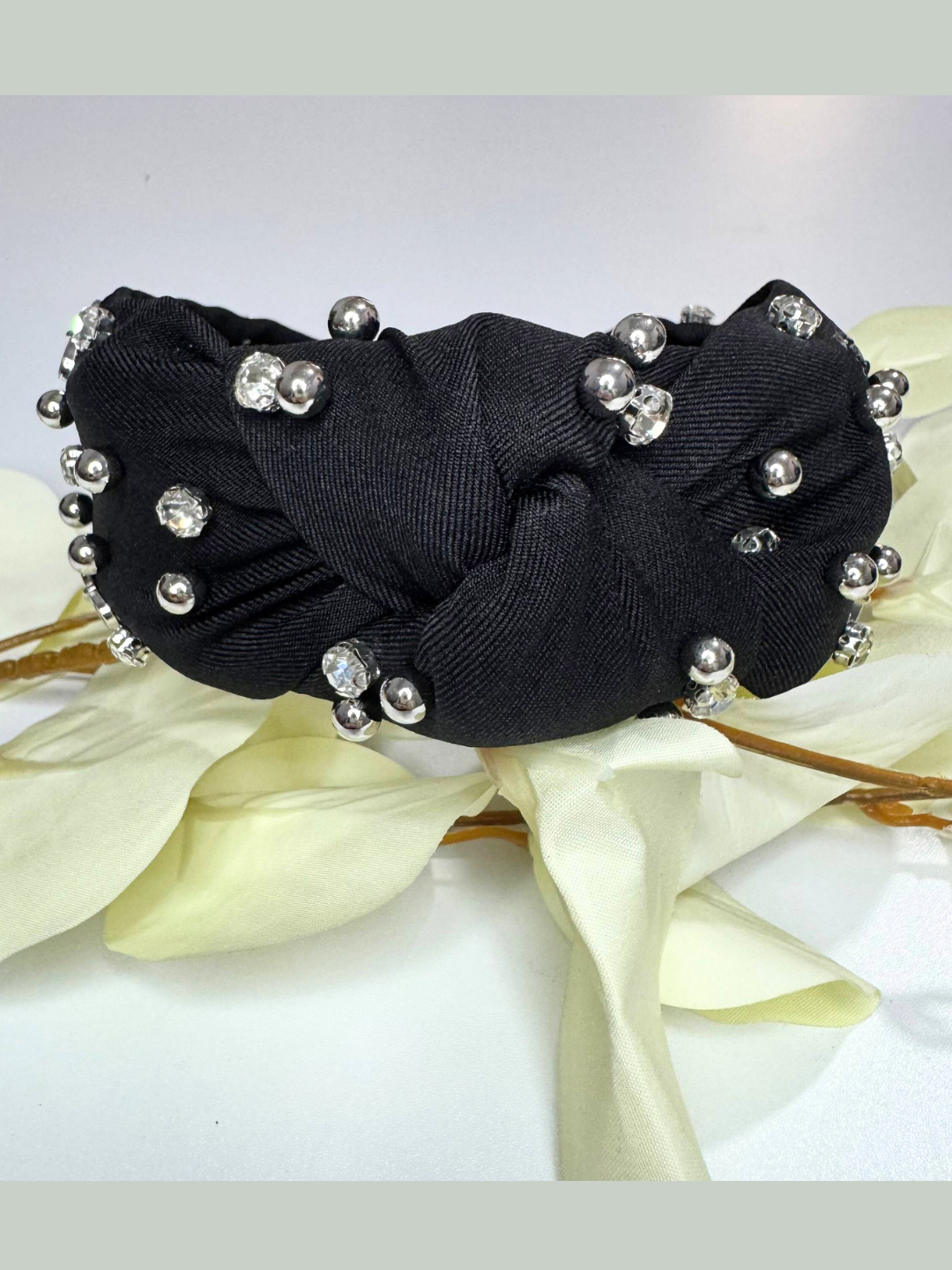 Ободок с жемчужным декором и узлом — стильный аксессуар для волос (1 штука)