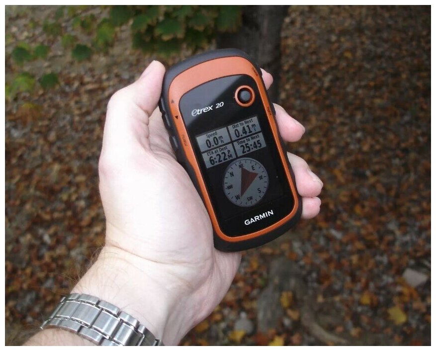 Портативный навигатор для охоты и рыбалки Garmin eTrex 20, водонепроницаемый. — фото 1