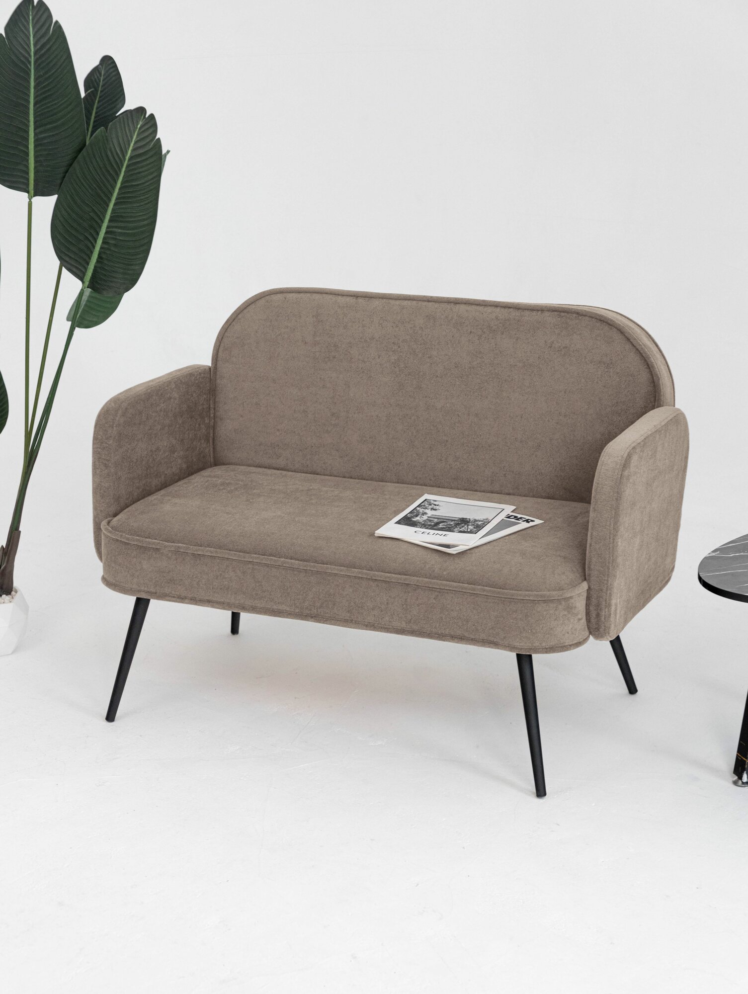 Диван "Лайм" прямой на кухню, на черных ножках, 120 см, велюр, темно бежевый