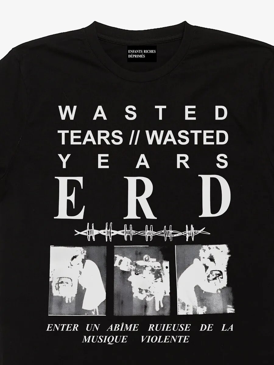 Жалаңаш бикини киген сексуалды қыз