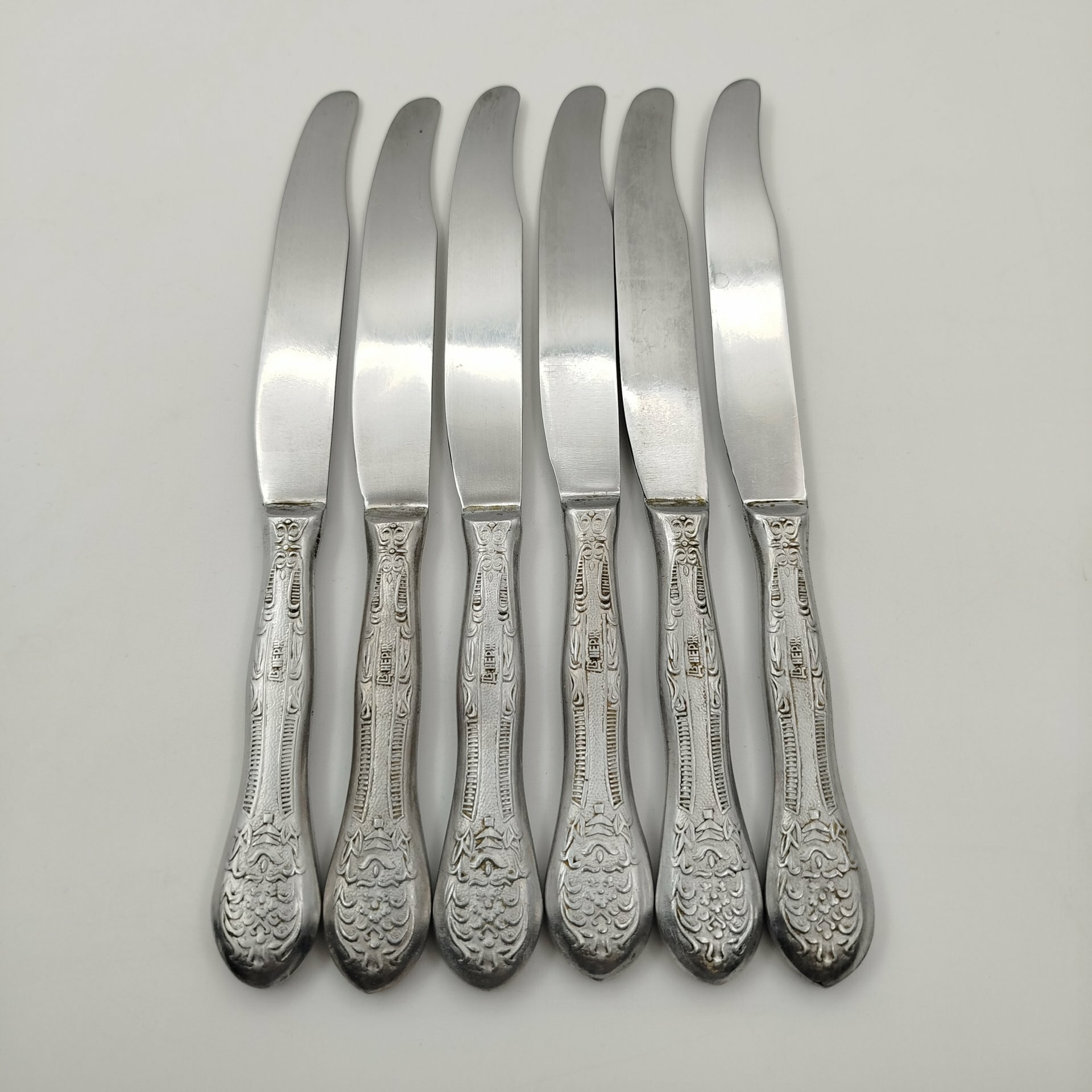 Набор из 6-ти ножей, украшенных флоральным декором, нержавеющая сталь, СССР