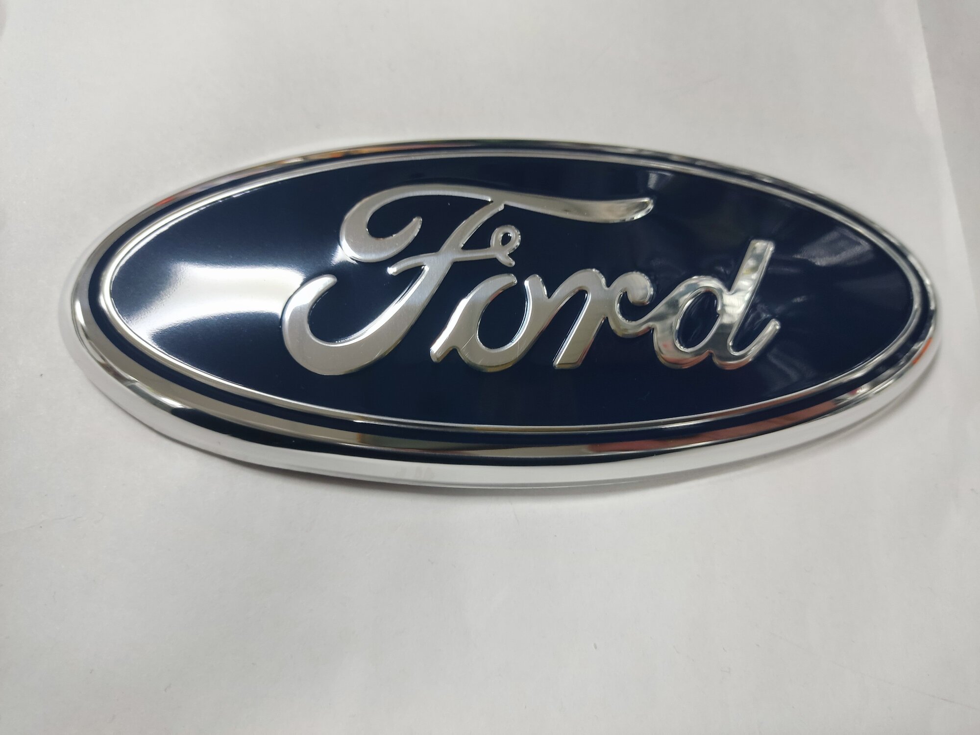 Эмблема Ford, металл, самоклеящаяся, синяя, глянцевая поверхность