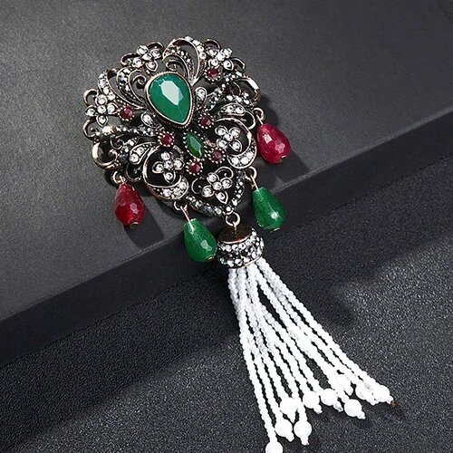 Брошь изумрудный