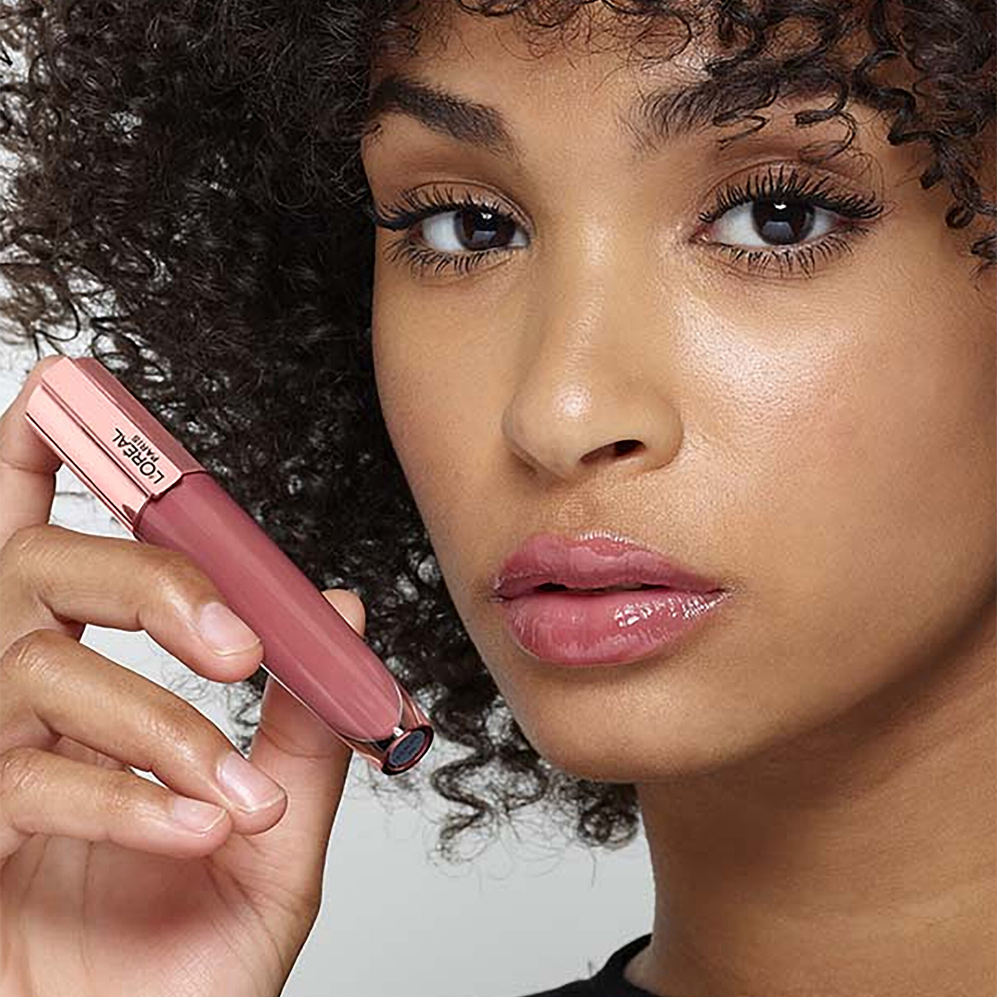 Блеск для губ L'Oreal Brilliant Volume 404 т, стойкий, увлажняющий, 7 мл — фото 1