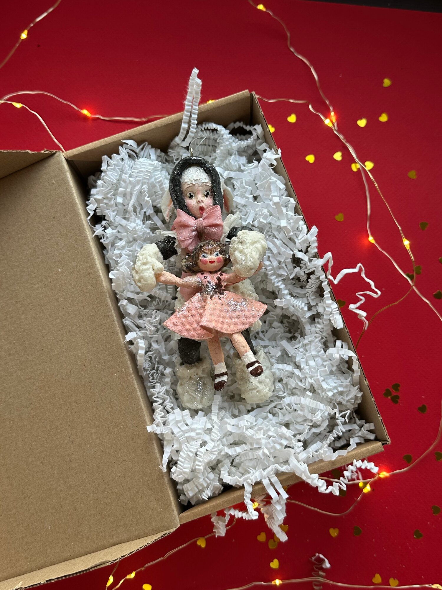 Елочная ватная игрушка "Овечка" ручной работы из коллекции "Маскарад"