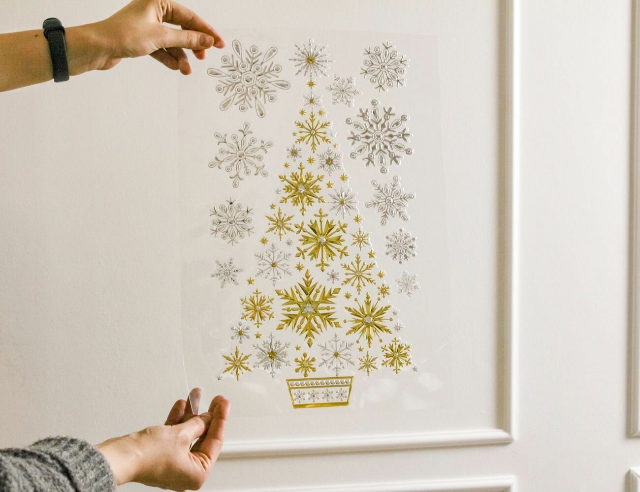 Декоративные наклейки ёлочка: золотой наряд поливинил 41х29 см Koopman International AWR301540-1