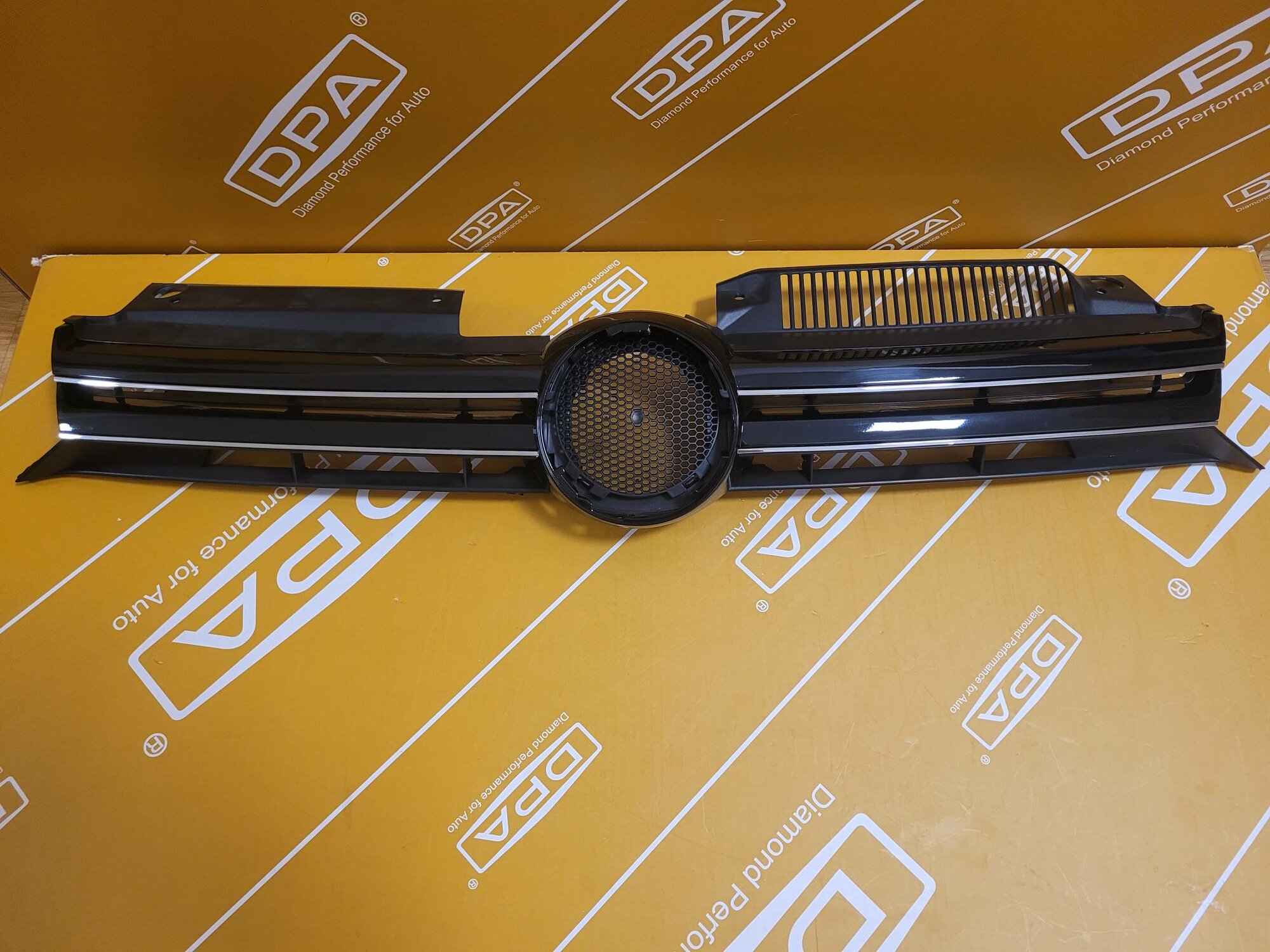 Решетка радиатора VW Golf VI 2009-2011 (ОЕ: 5K0853651AGZLL) DPA арт.88530307502 — фото 1