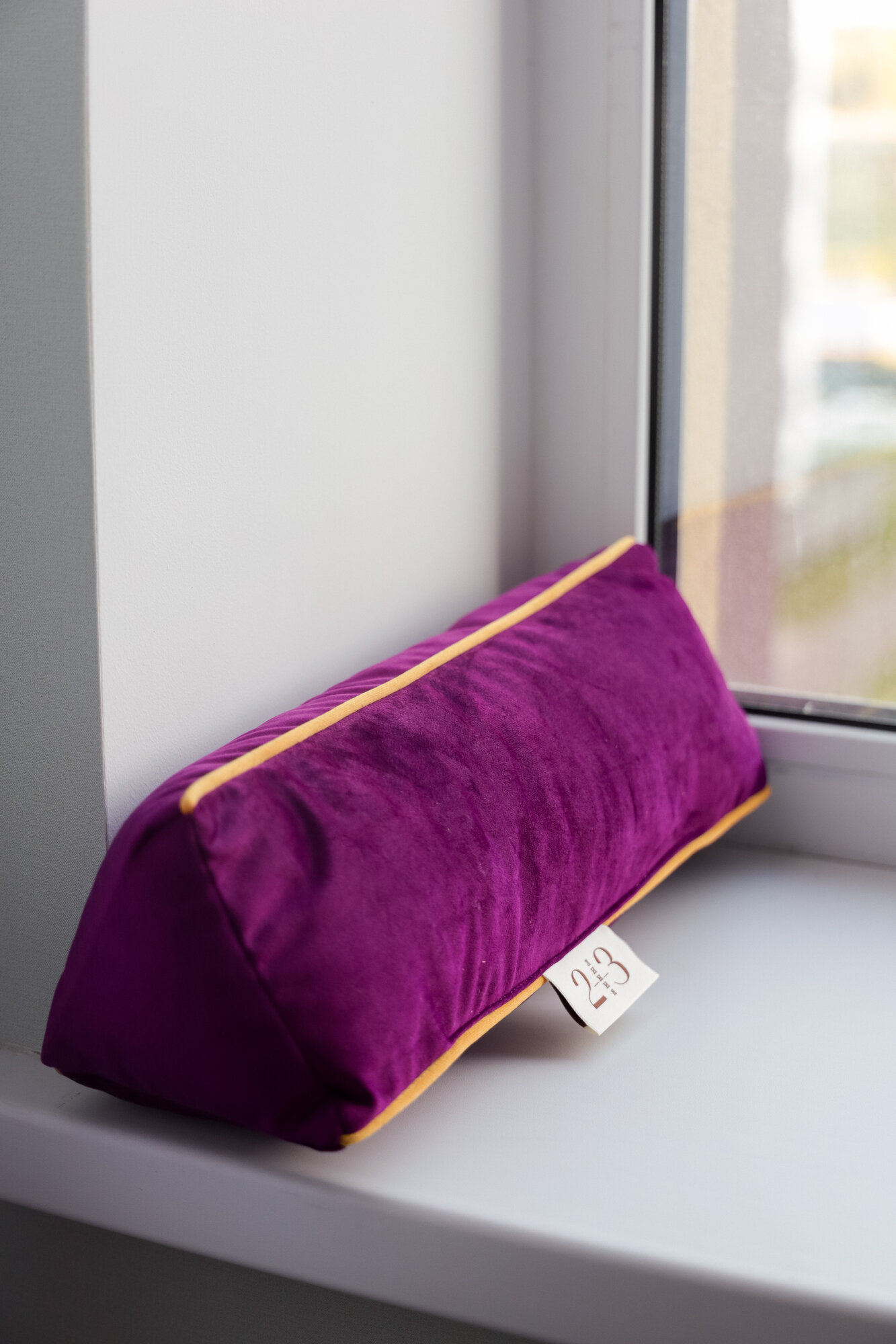 Подушка 14х40 антисквозняк, с кантом, бархат малиновый, 23 Линия — фото 1